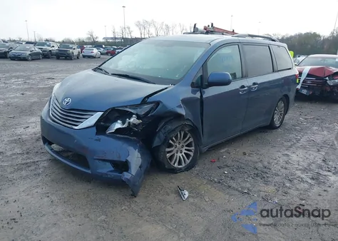 2015 Toyota Sienna Xle 8 Passenger z USA, uszkodzony, nr VIN 5TDYK3DC5FS639225